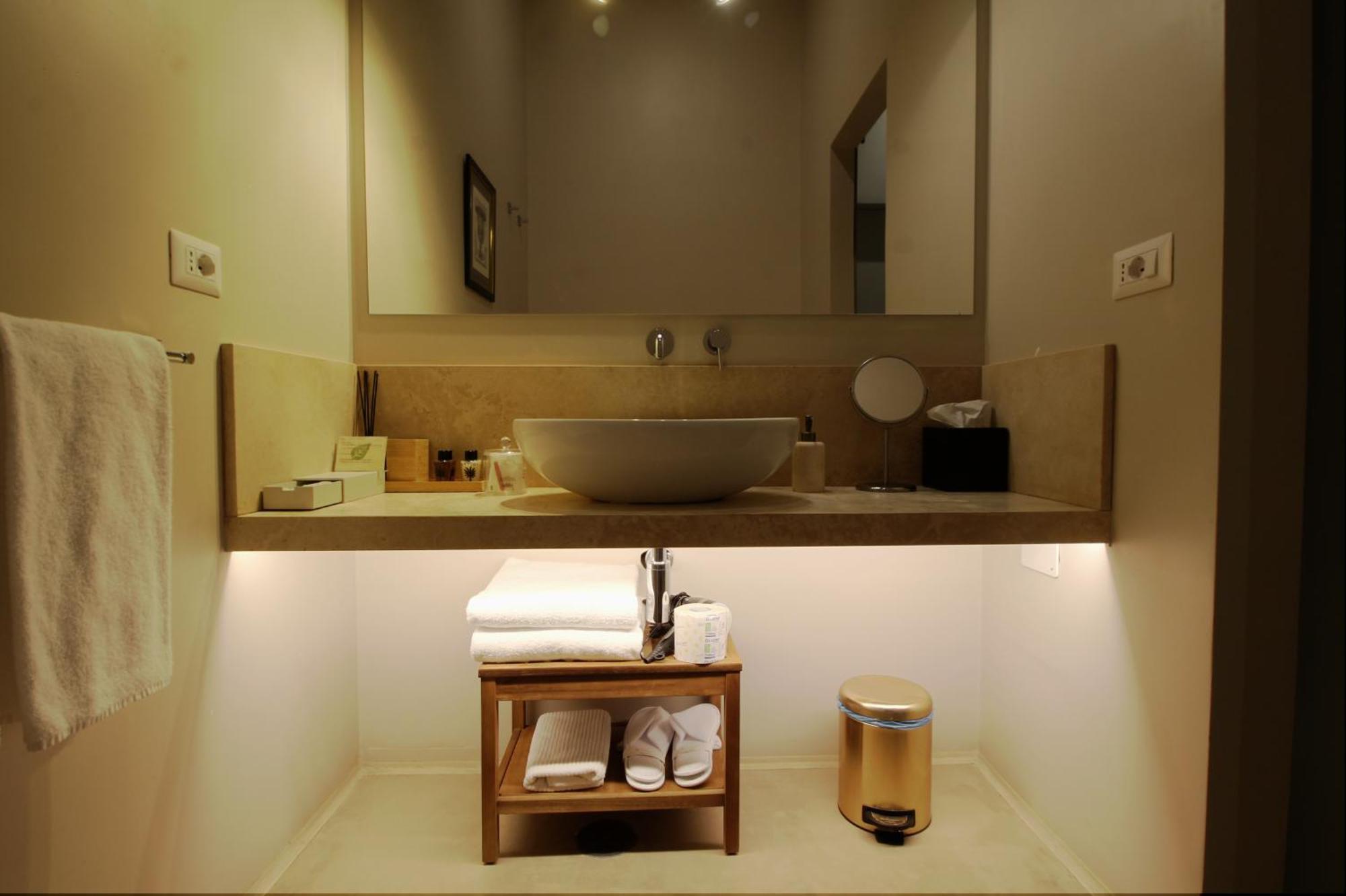 โดมุส 21 ลักชัวรี สวีท Hotel โรม ภายนอก รูปภาพ